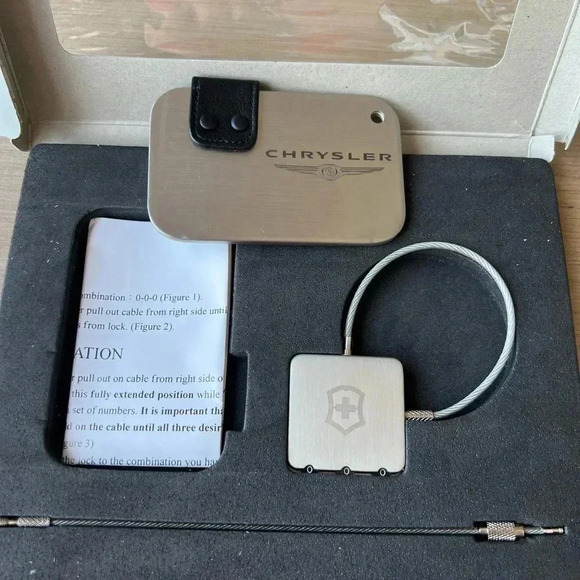 VICTORINOX Luggage Tag And Lock Set - Picture 2 of 4